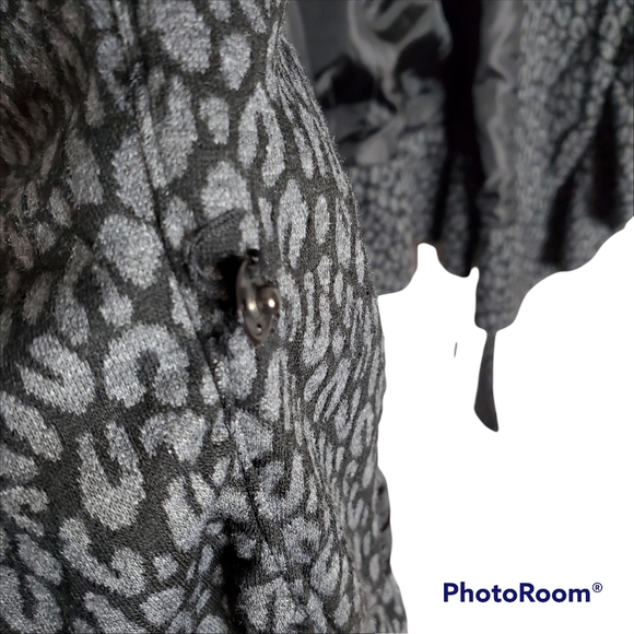 Sandro studio animal print ruffled collar belted ruffle cuff jacket gray medium - Picture 4 of 8